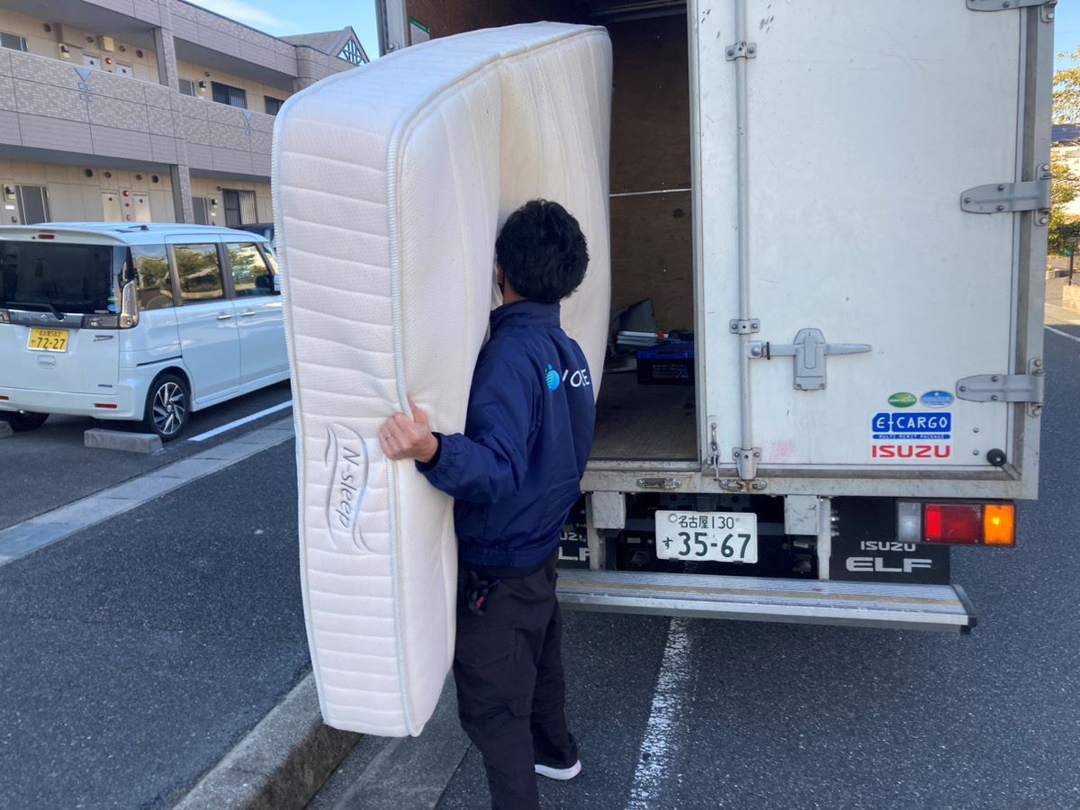 「自治体で捨てにくいマットレスをスピード回収」作業写真