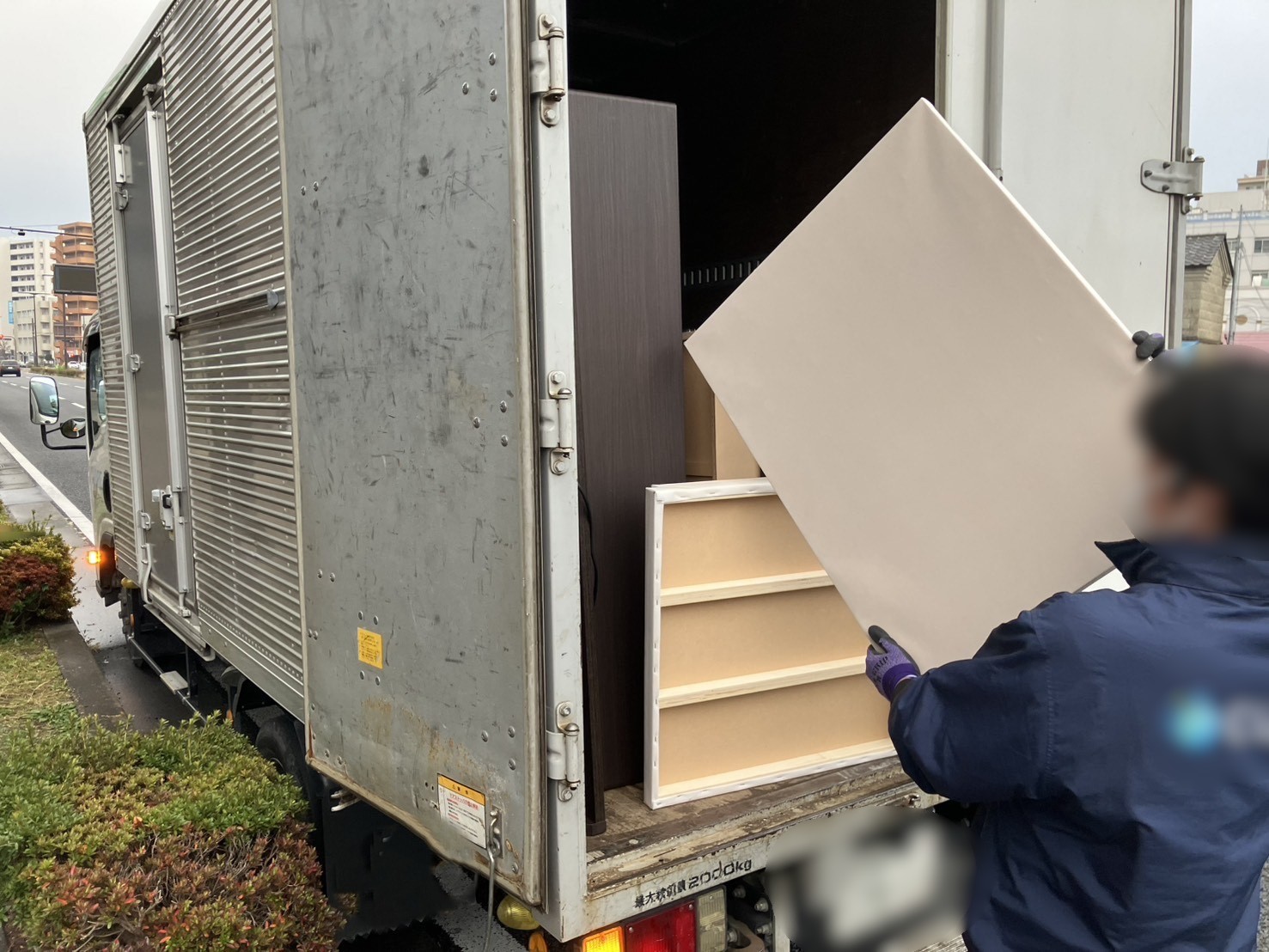 「2DKのマンションのお部屋から板をお引き取りしました」作業写真