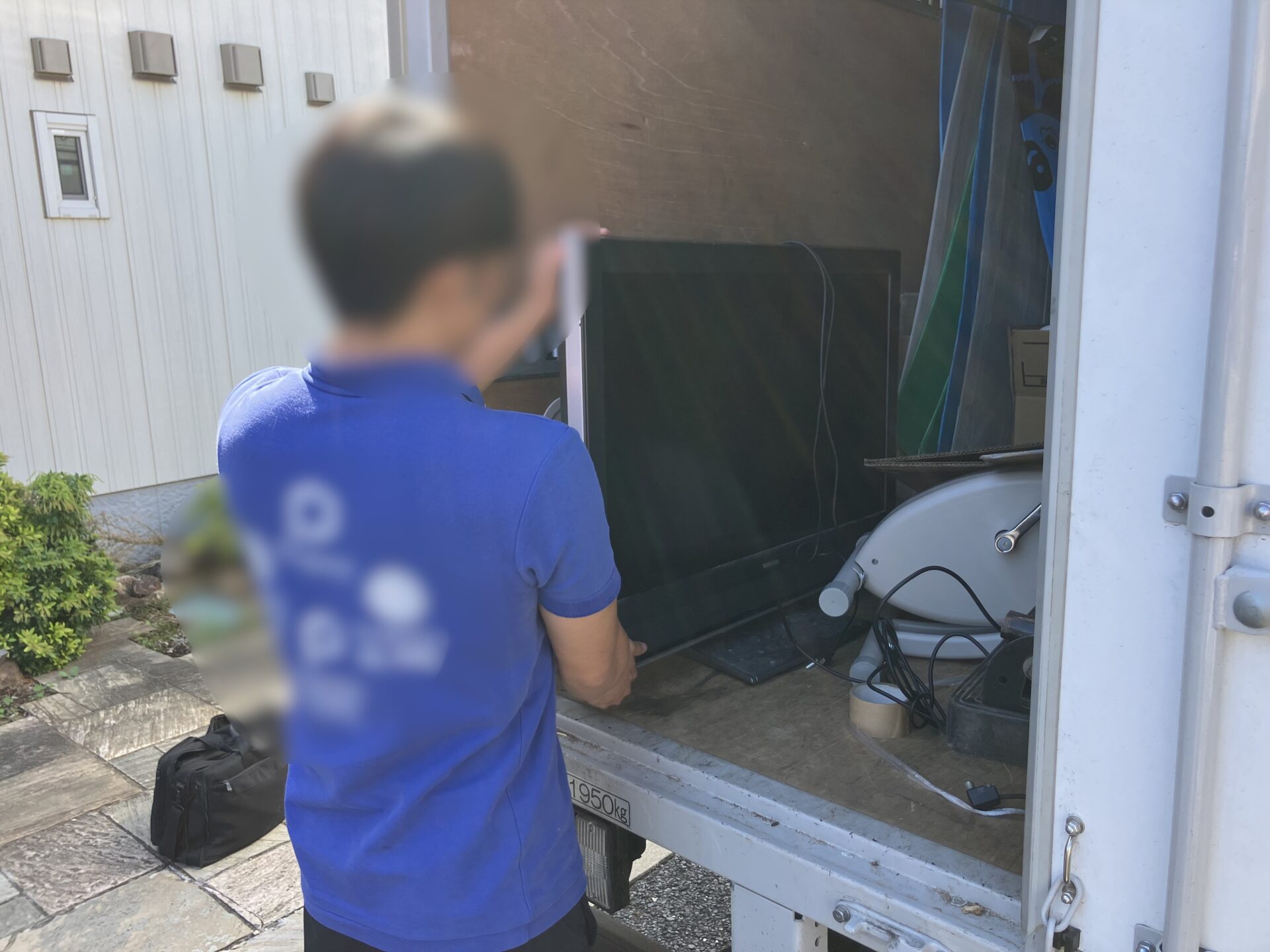 「1Kのマンションのお部屋からテレビをお引き取りしました」作業写真