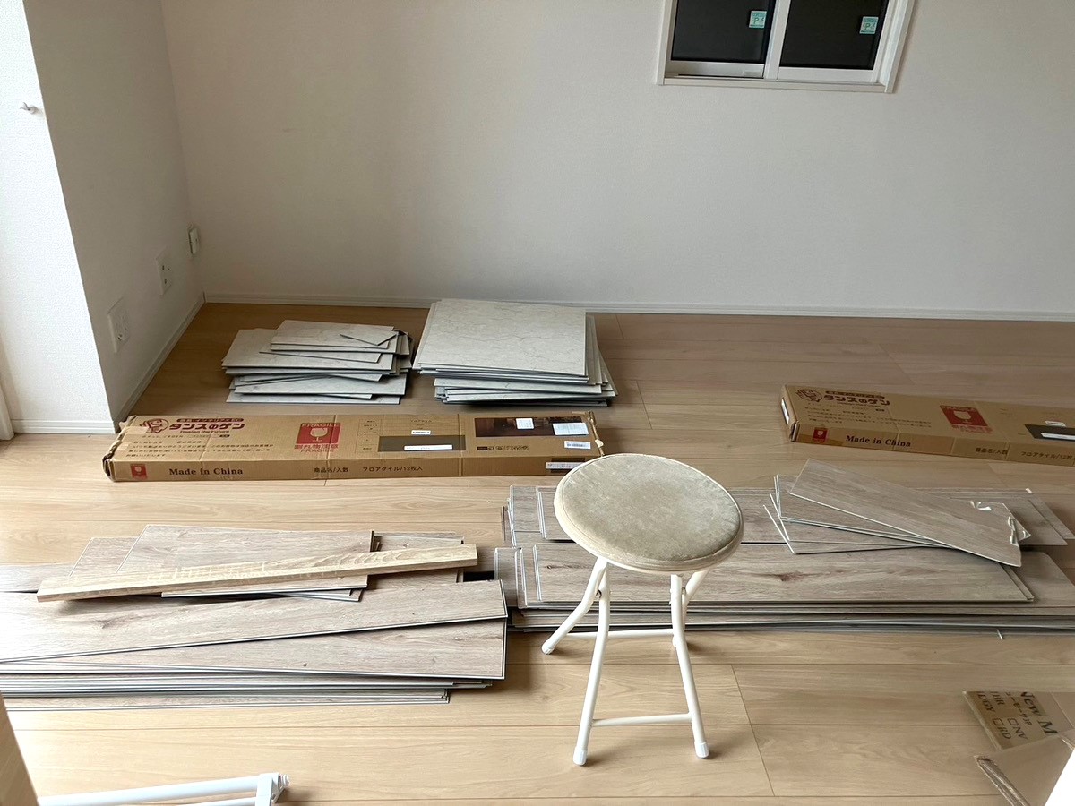 「DIYで使ったタイルや木材などの不用品を回収しました」作業写真