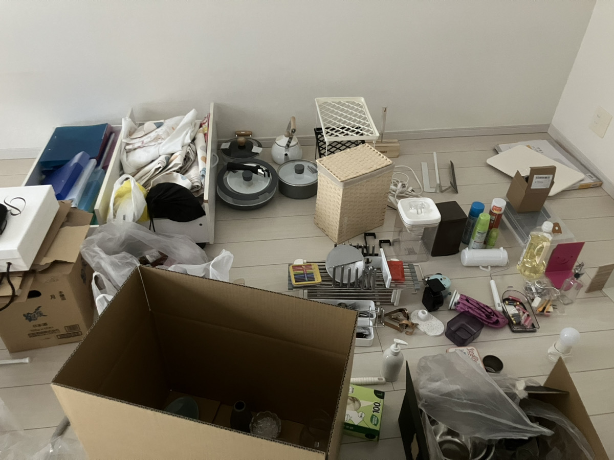 「引越し前の不用品を仕分け不要で回収しました」作業写真